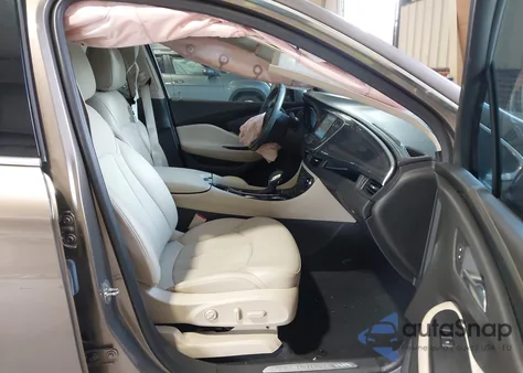 2018 Buick Envision Preferred z USA, uszkodzony, nr VIN LRBFXBSA6JD028790